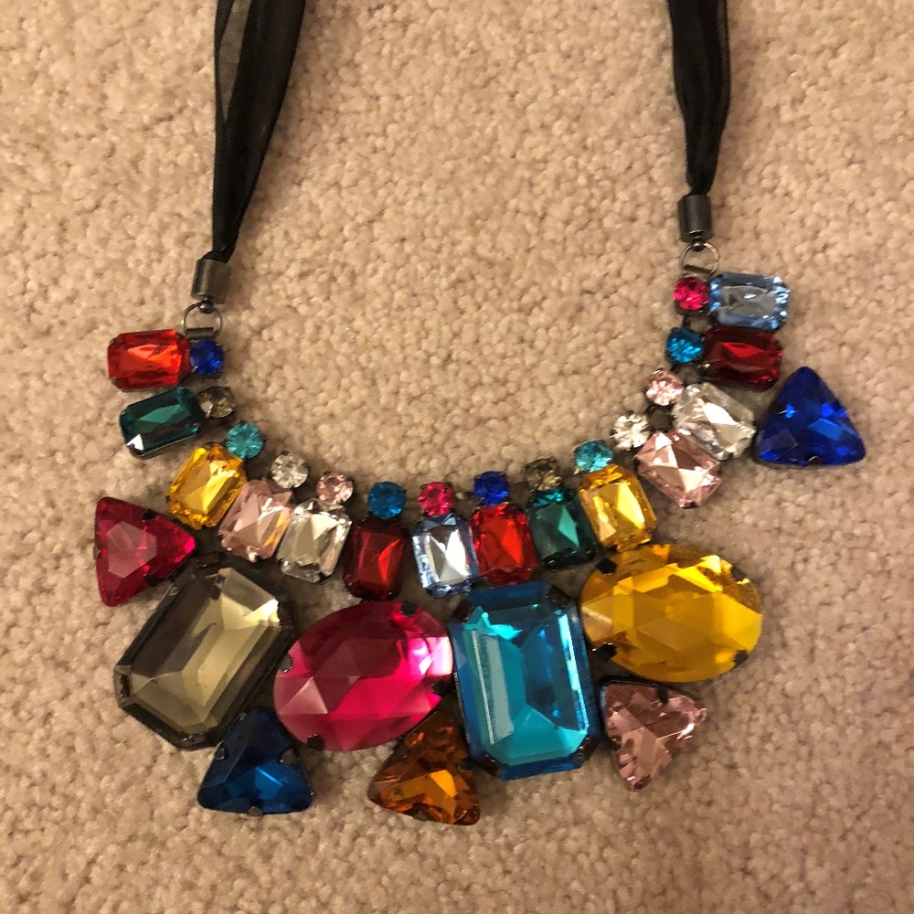 Beautiful statement necklace! - Picture 2 of 2